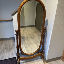 MIRROR!! Full Body. Excellent condition. Heavy and sturdy. Message for address Renton.