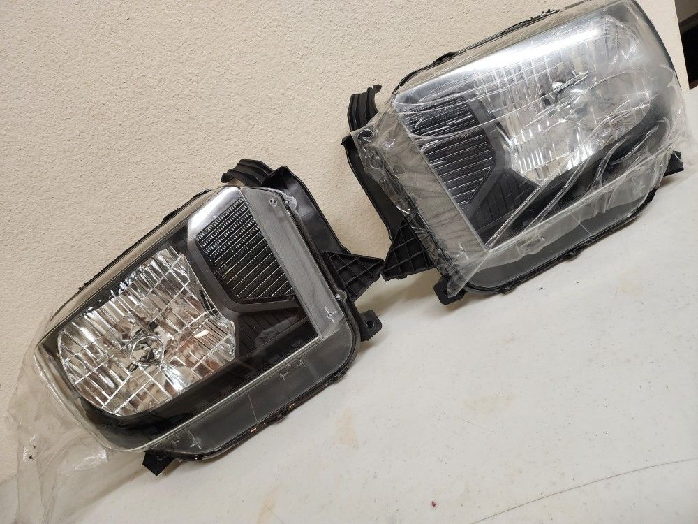 TOYOTA TUNDRA HEADLIGHTS