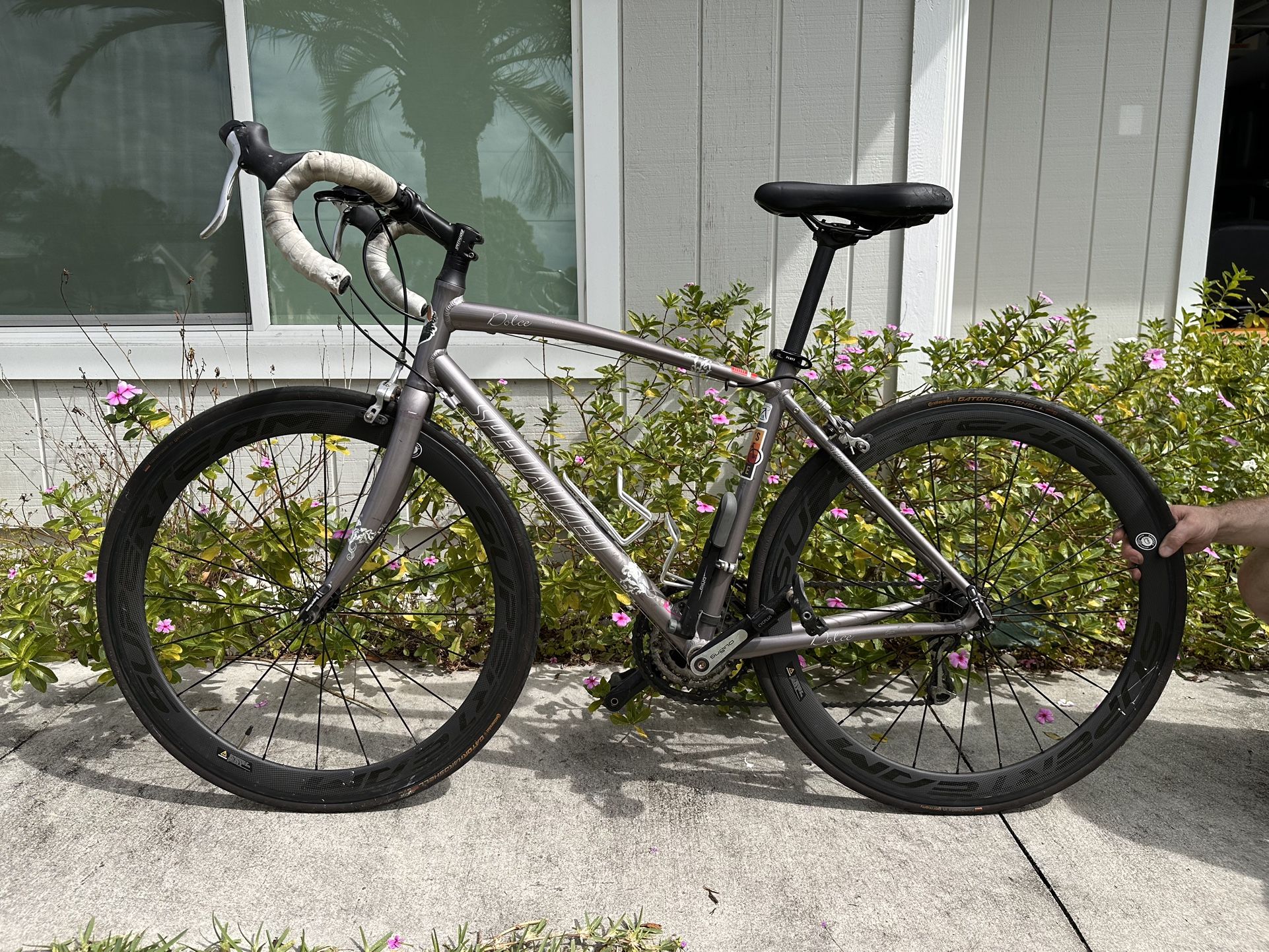 Specialized Dolce Road Bike With SUPERTEAM carbon wheelset