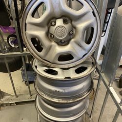 Toyota Tacoma Rims 15 Set 4 Three Th Same One Spare Fits Toyota Tacoma 05 To 2014 $160 Set W/h/caps