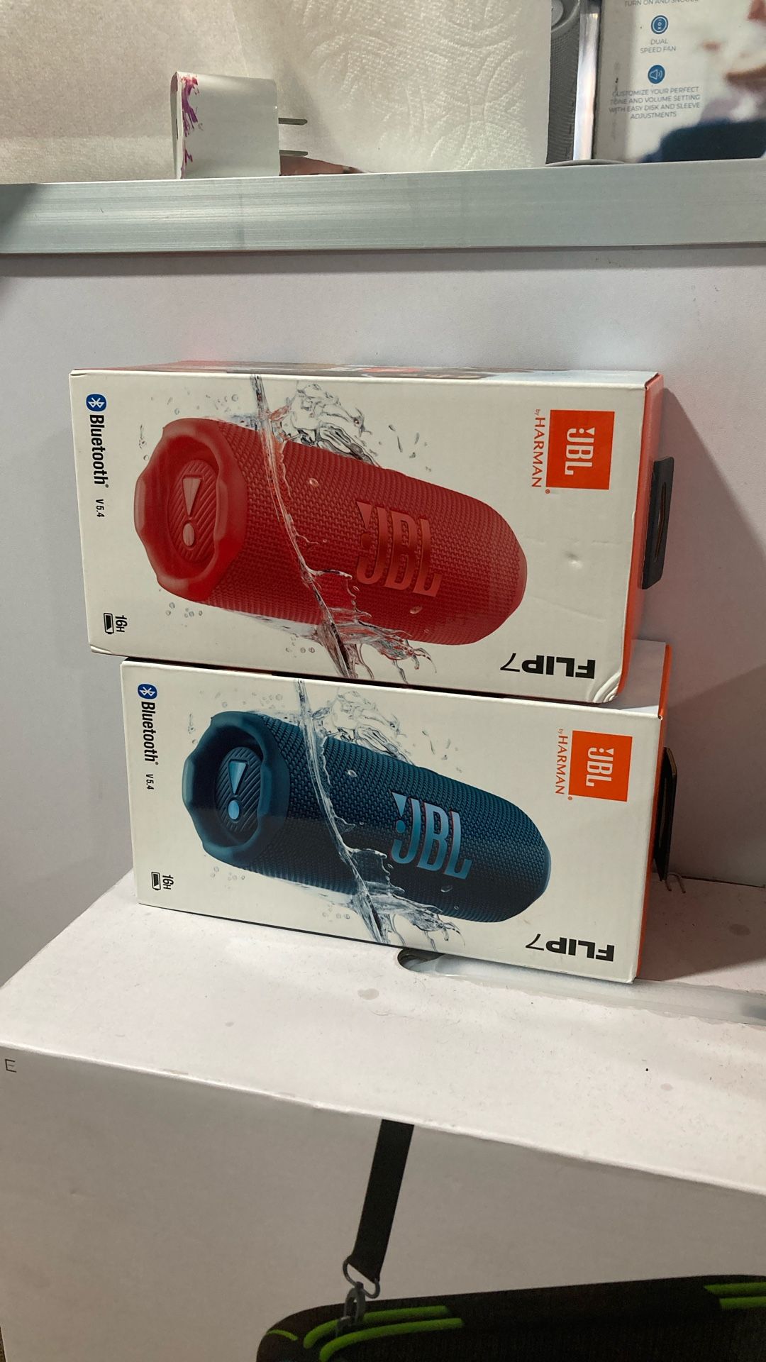 JBL FLIP7 BLUETOOTH SPEAKER COLOR BLUE AND RED SEALED 
