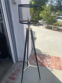 Metal Tripod Floor Lamp