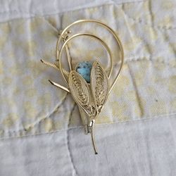 Vintage Turquoise Brooch in yellow gold tone 
