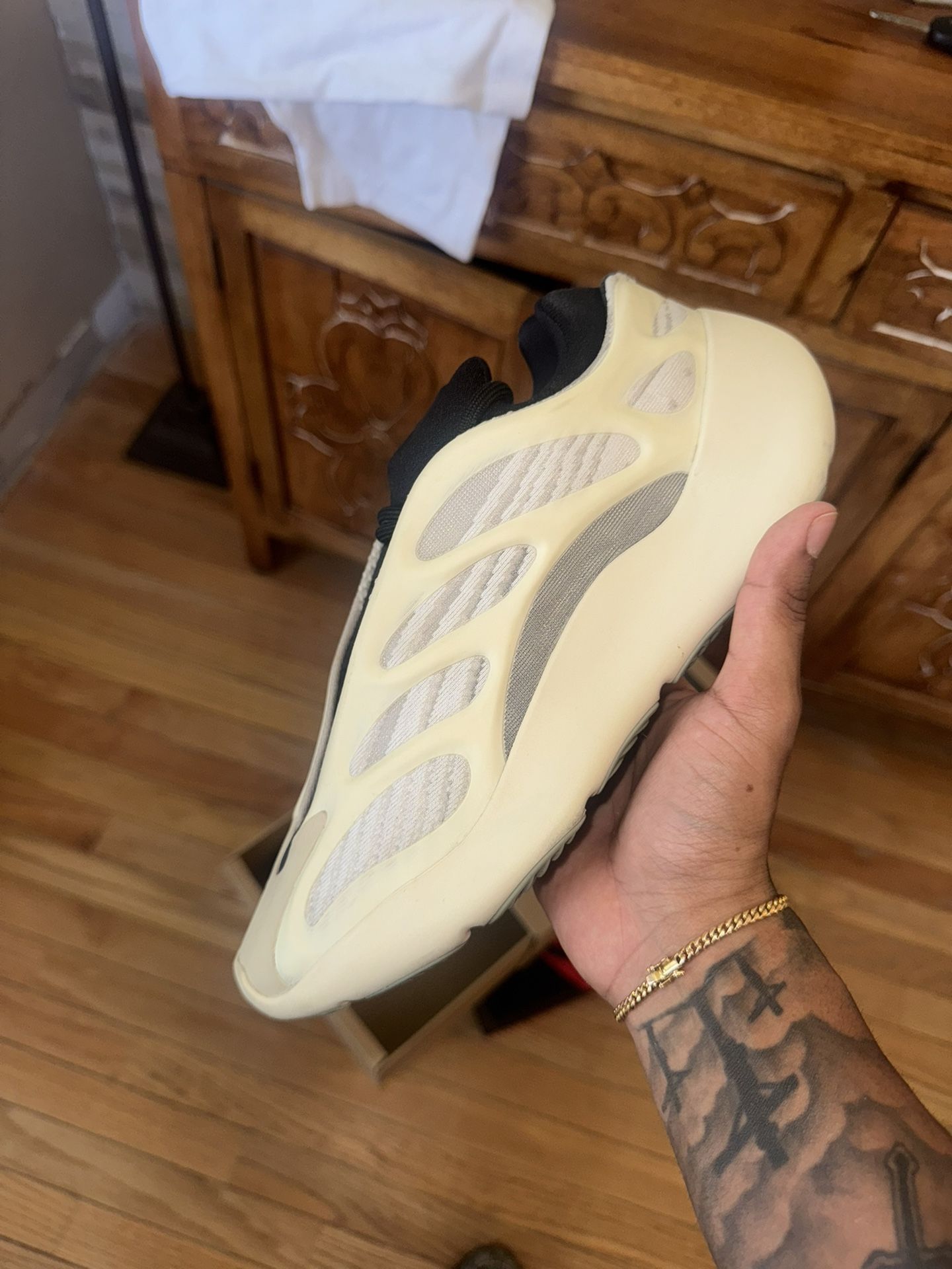 Yeezy 700 V3 "AZAEL"