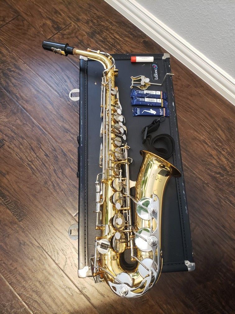 Alto Saxophone Vito for Sale in Dallas, TX OfferUp