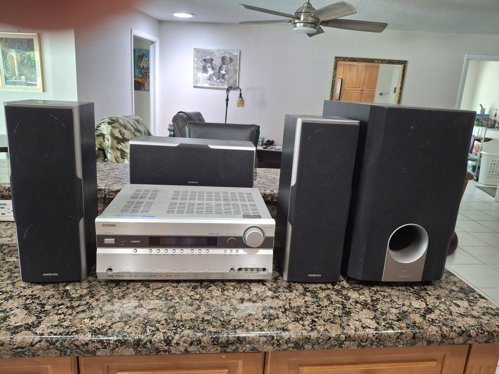 Onkyo AV RECEIVER &SPEAKERS