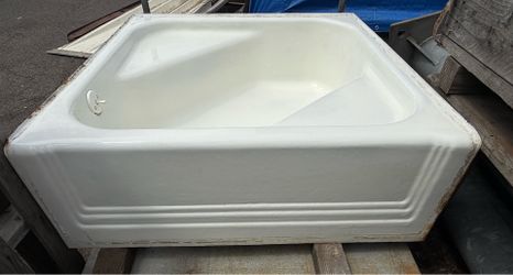 Vintage American Standard Neo-Angle Tub