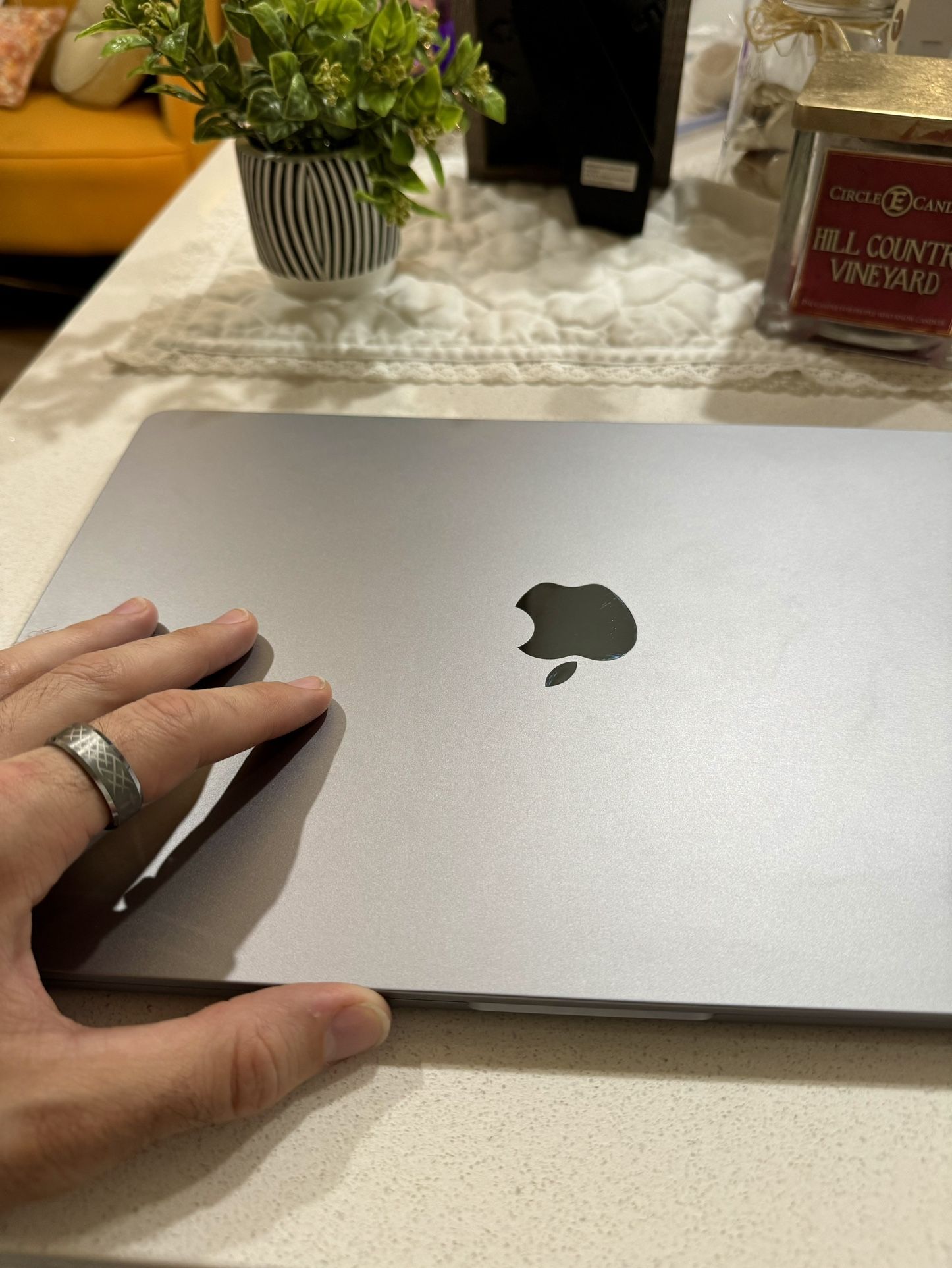 MacBook Air M2 2023 - 512GB SSD, 16GB RAM, Like New