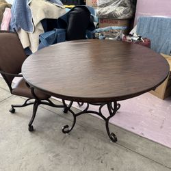Dining Table & 4 Chairs 