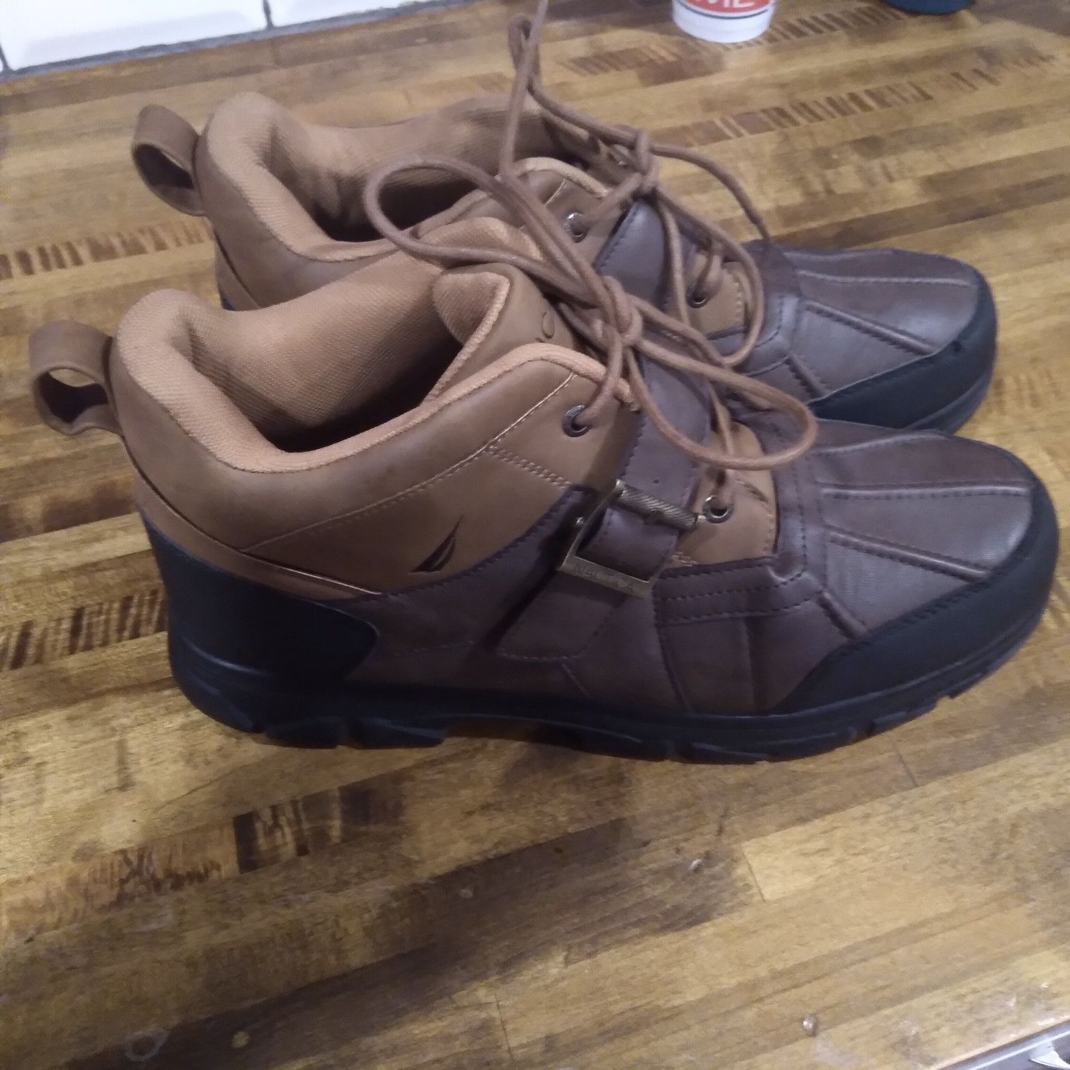 Size 12 nautica boots never worn