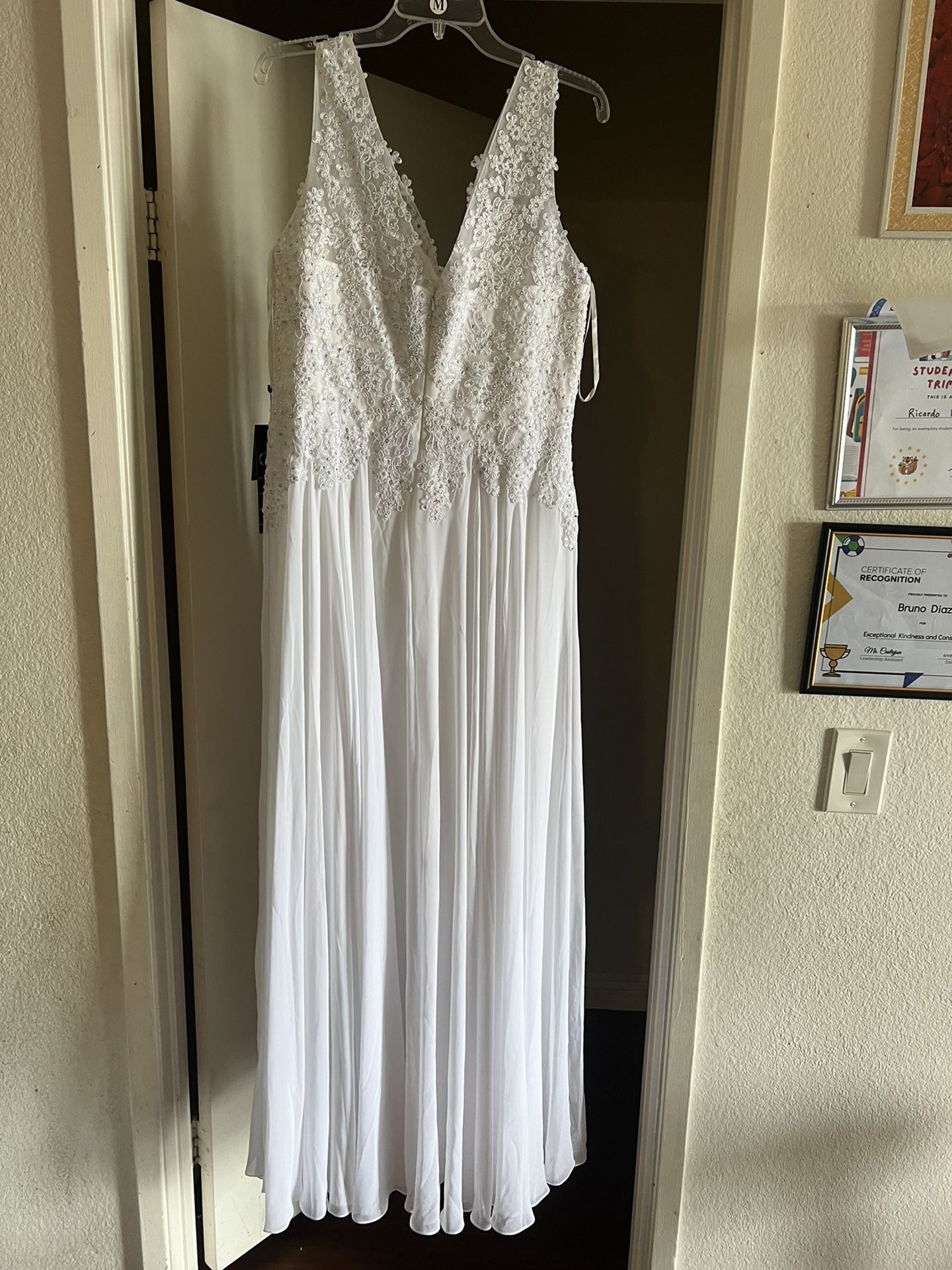 “L” White Brand New Wedding Dress 
