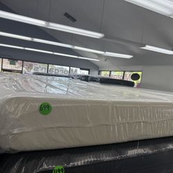 KING SIZE TEMPURPEDIC CLASSIC MATTRESS & BOX SPRINGS BED SET