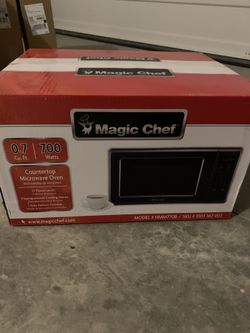 Brand New/Never Used - Magic Chef 0.7 cu ft, 700 watts Countertop Microwave Oven