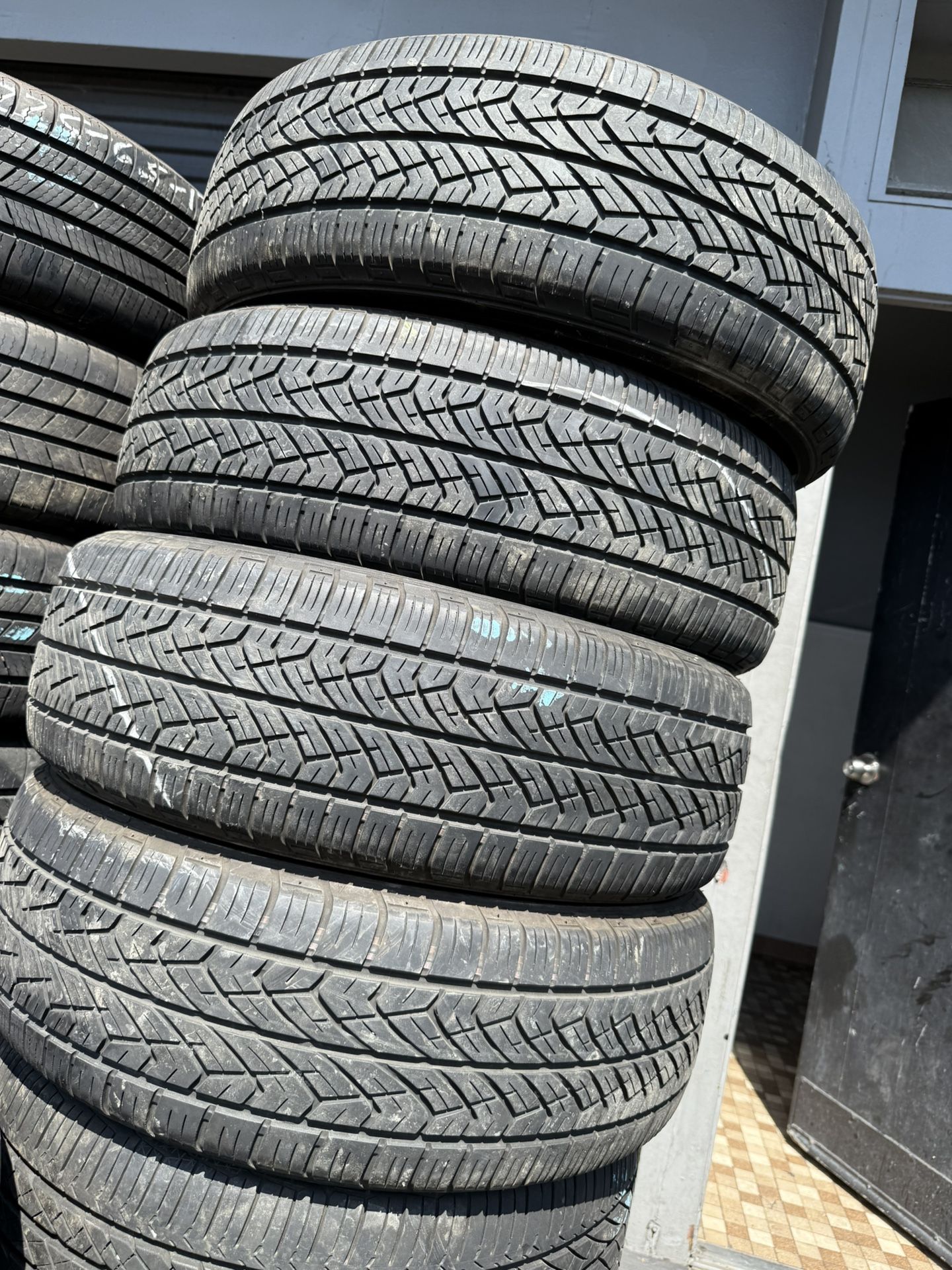 Vendo Set De Llantas 225/65/R17 Instaladas Y Valencia Las 4 Por $