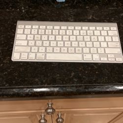 Apple Wireless Keyboard And Mouse 