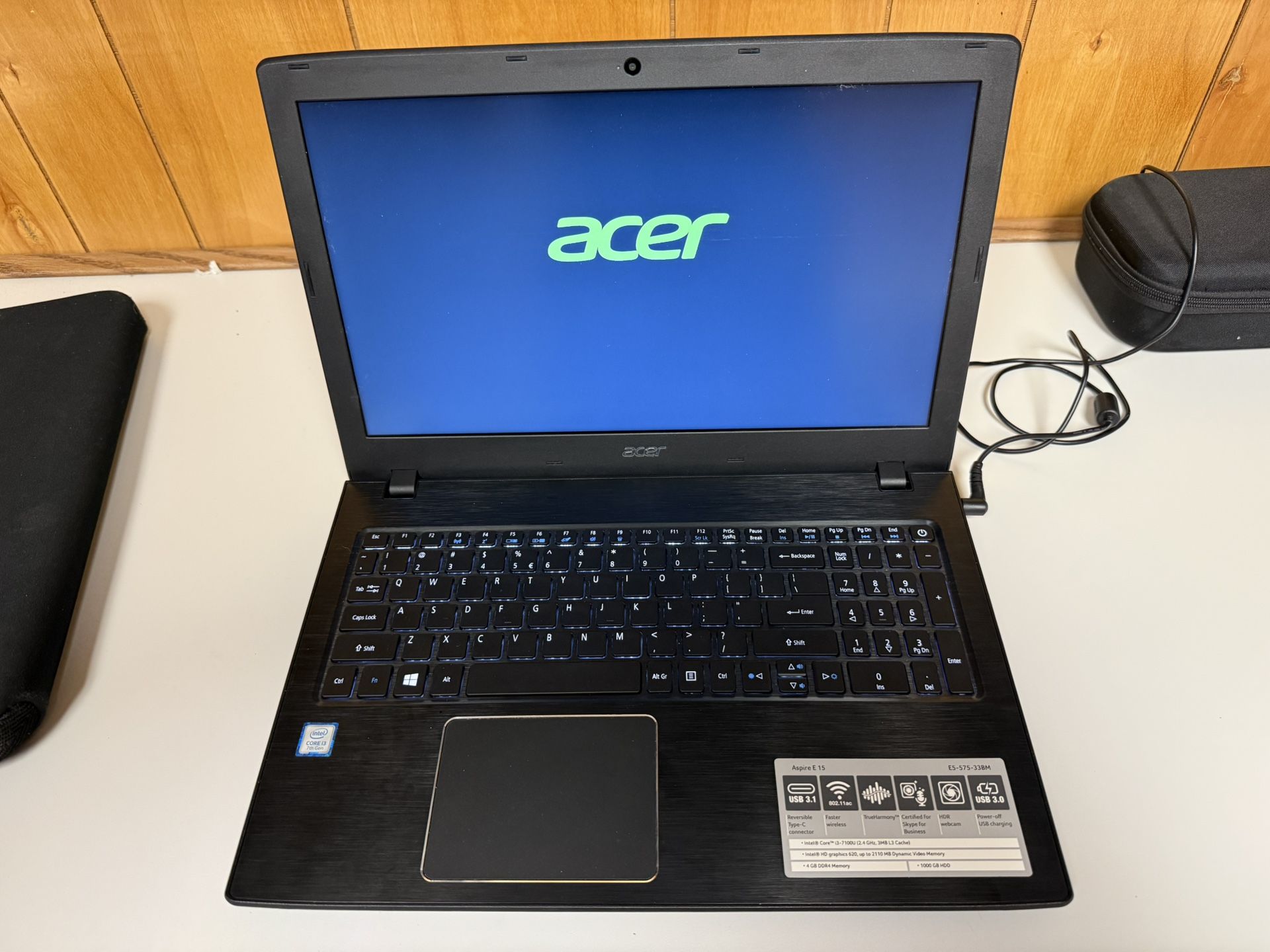 Acer E5-575-33BM laptop Windows 10 Wifi 15.6" screen 1TB hard drive
