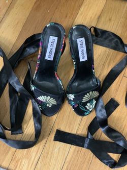 Steve Madden Lace Up Embroidered Sandals 5.5