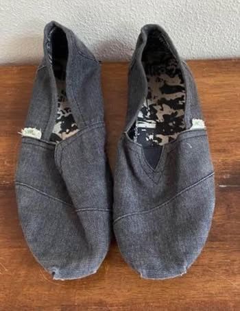 Woman Size 10 Toms Shoes Just $5