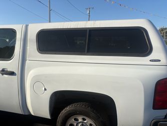 Snug top camper shell
