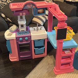 Little Tikes Kids kitchen + table (Highly Sought After)