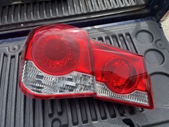2011- 2015 Chevy Cruze Tail Light Left FREE