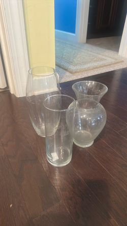 Set of 3 Clear Glass Vases