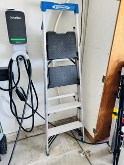 Werner Step Ladder 5.5’ (10’ Reach) 250lb Capacity