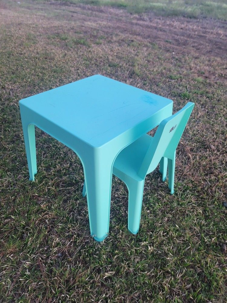 Kids Plastic Table With Chair - Indoor/Outdoor