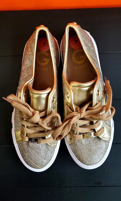 4-C guess los angeles grandy gold sparkly sneakers Womens Size 7 for Sale in Aliso Viejo, CA - OfferUp