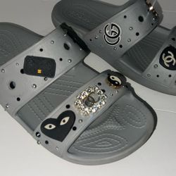 Iconic Crocs Size 8 W Men 6 