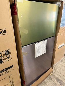 Ge profile stainless steel top Bottom fridge new with warranty handles inside 