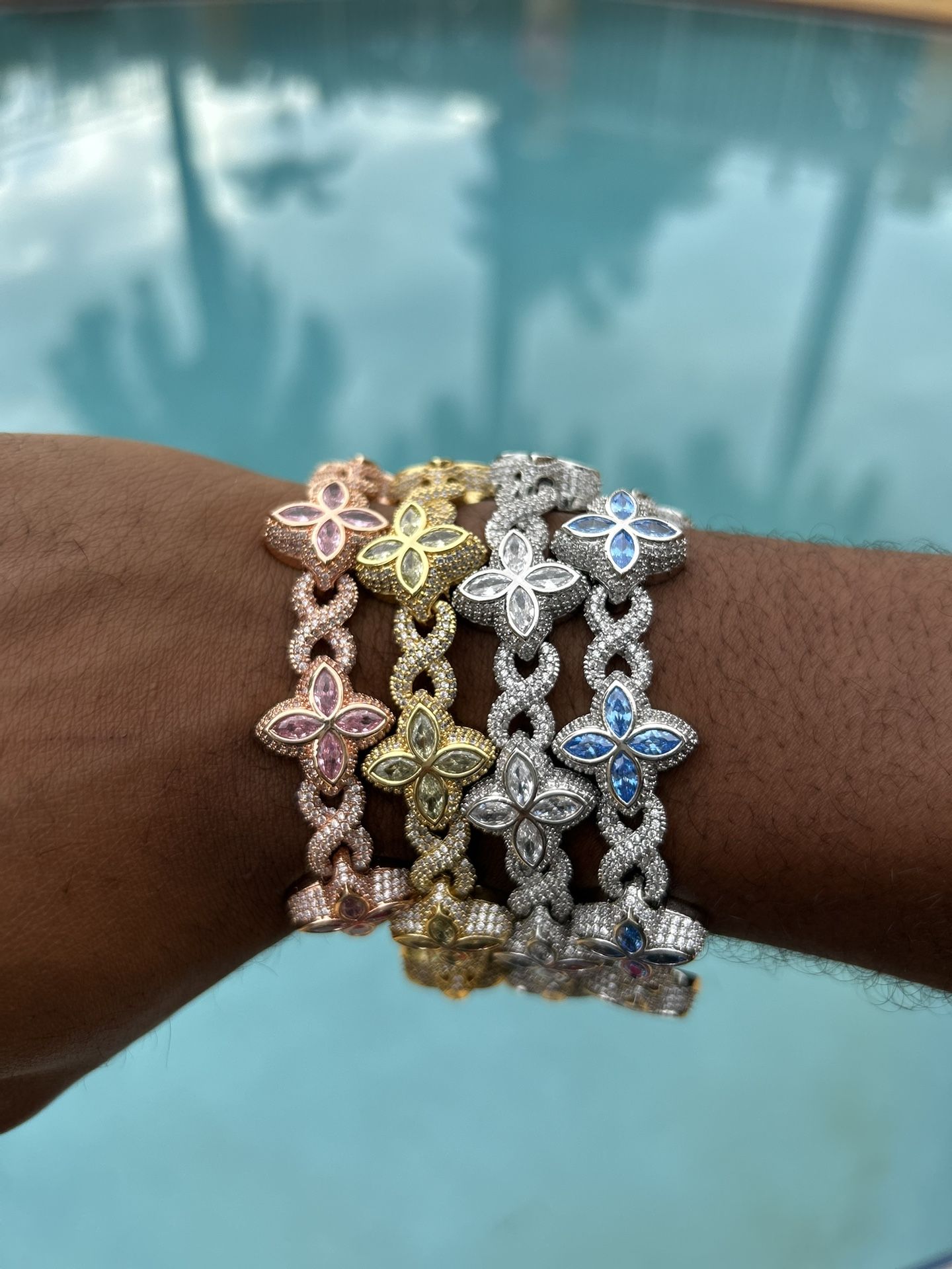 Flower 4 Leaf Clover Iced Out Diamonds Premium Quality Bracelet Rose Gold Gold Pink Silver Blue