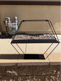 Modern Black Geometric Metal Wall Shelf (22” x 19”) – $30