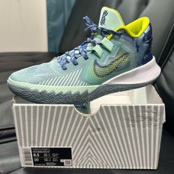 Kyrie Basketball Shoe