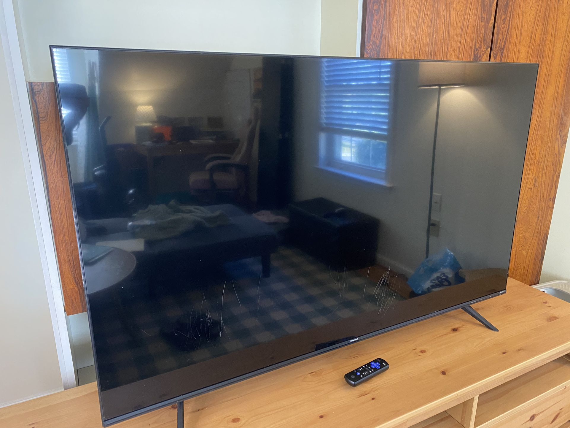 Tv (scratches On Screen) 51x30x4