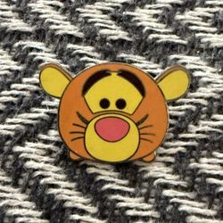 Exclusive Disney Tigger Tsum Series 1 Pin Tigger from Winnie the Pooh.