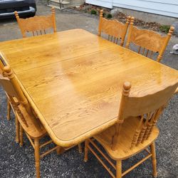 Dining Room Table (FREE DELIVERY!)