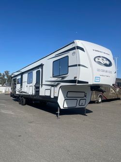 RV 2025 Cherokee Wolf Pack