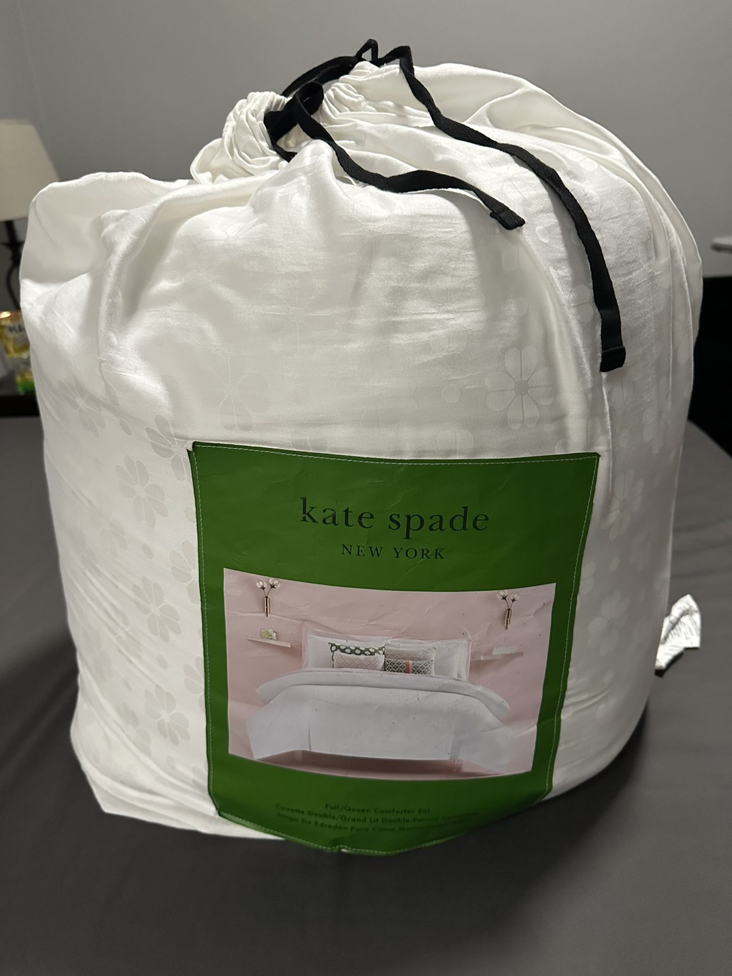 NEW KATE SPADE White Spade Floral with Polka Dot Queen/Full Comforter Set