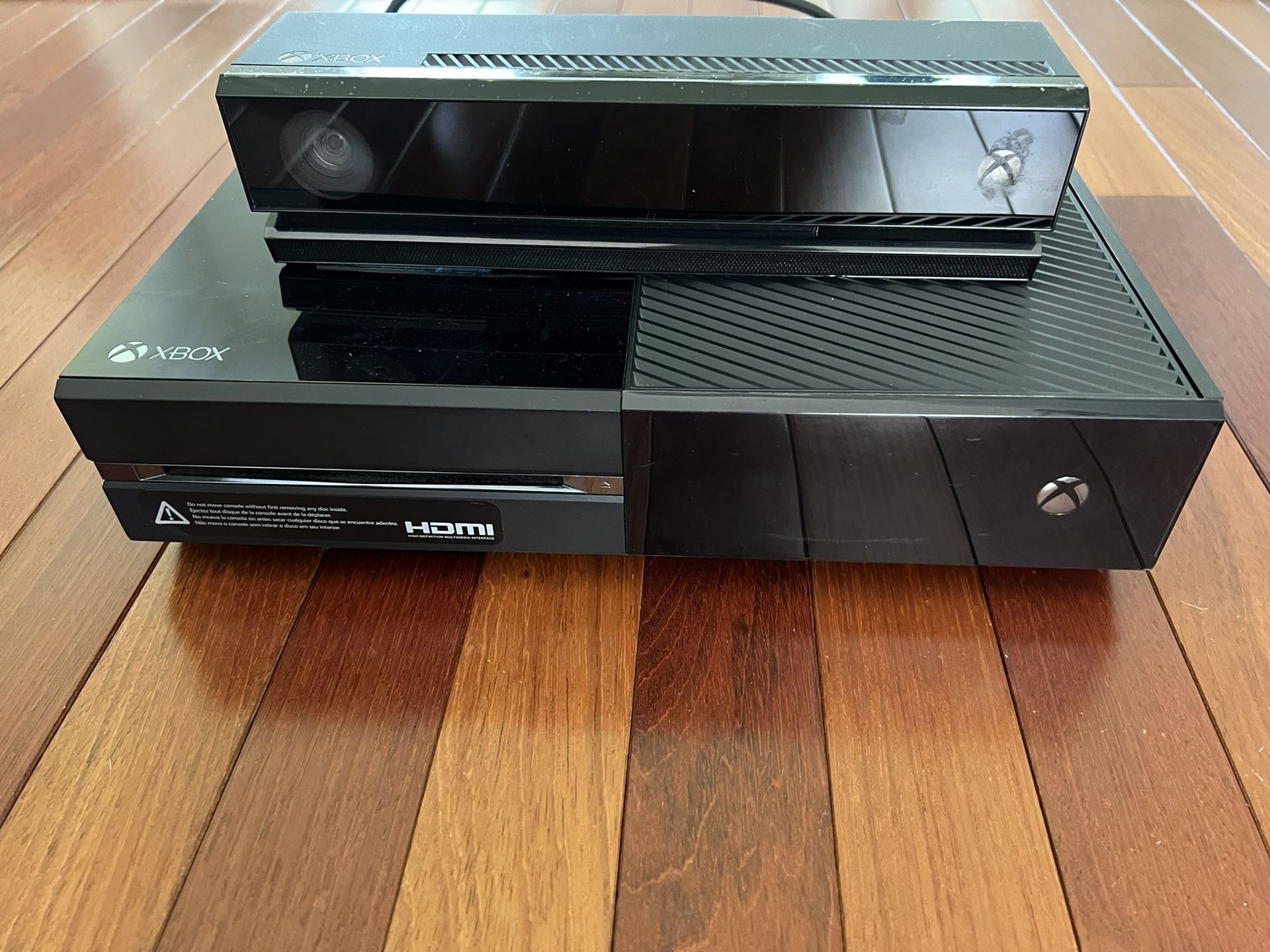 Microsoft Xbox One Console Model 1540 W/Kinect 