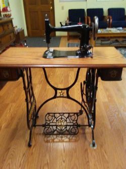 "Majestic" sewing machine