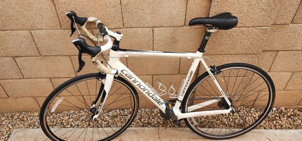 🚴♂️ Cannondale Six Carbon 5 Road Bike – Shimano 105 – 53 cm (Medium) – Carbon Frame