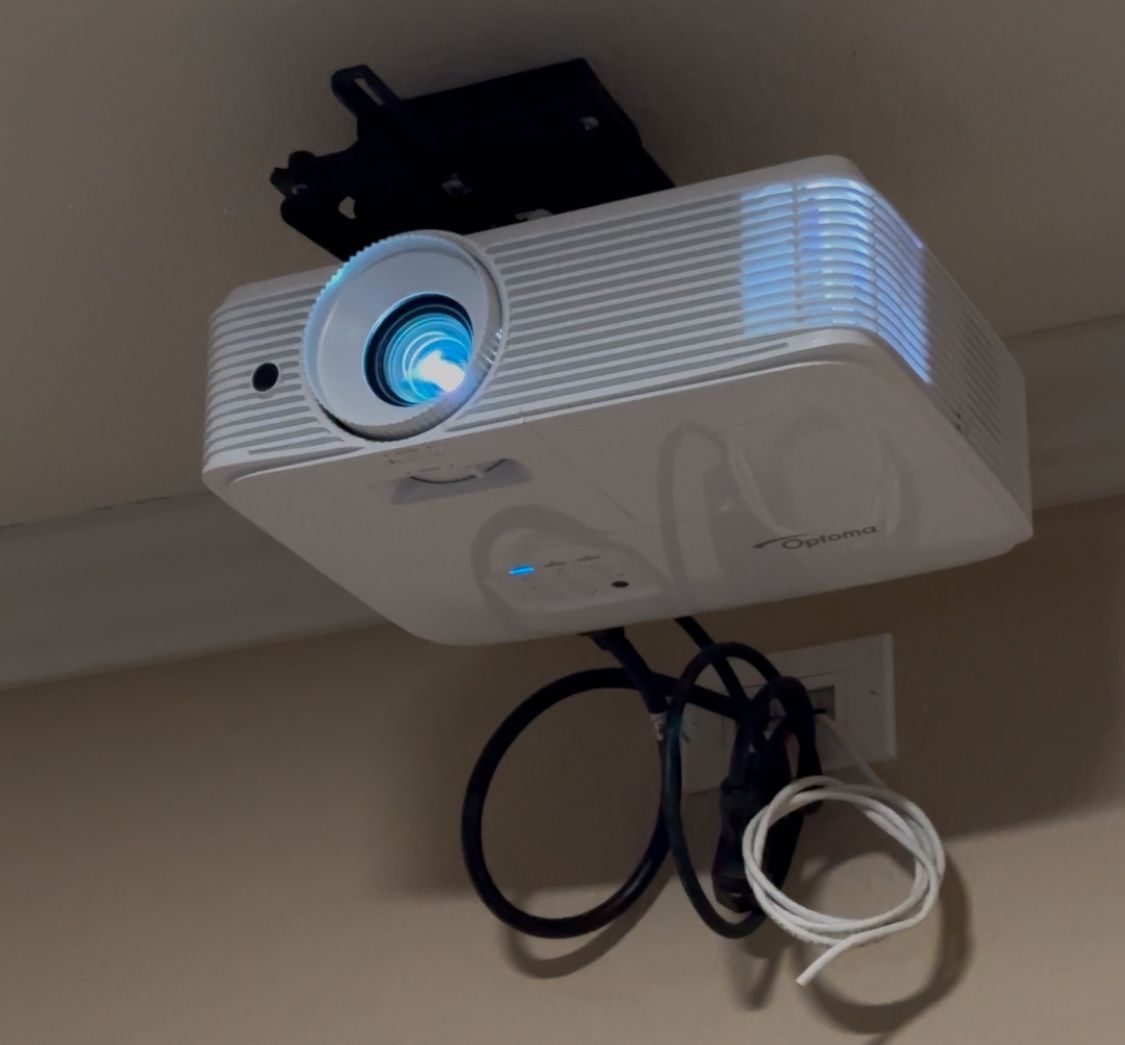 Optoma projector and ceiling Mount For Home Theater