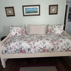 Beautiful New Daybed With Mattress And Topper 