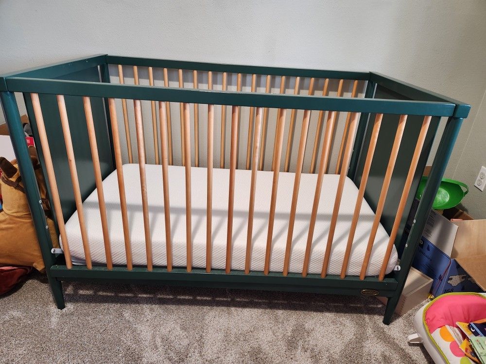Dream On Me Clover Convertible Crib and Graco Premium Crib Mattress (plus 2 waterproof mattress protectors)