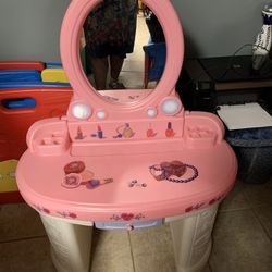 Toy Makeup Table 