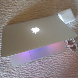 Apple MACBOOK PRO RETINA i7 Quad Core  15" UNLOCKED WORKING FINE 8GB  256SSD 