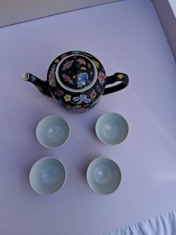 Mid Century Chinese Famille Noire Procelain Tea Set Pot And 4 Cups . Hand Painted