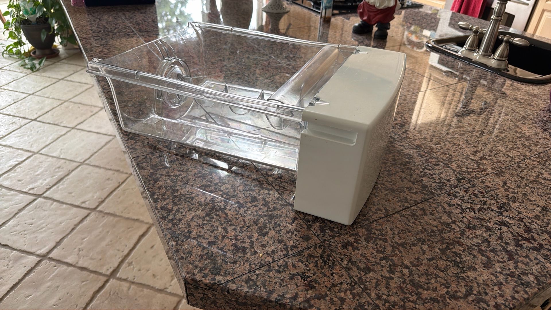 GE Ice BUCKET/AUGER/ASSY WR17x11318