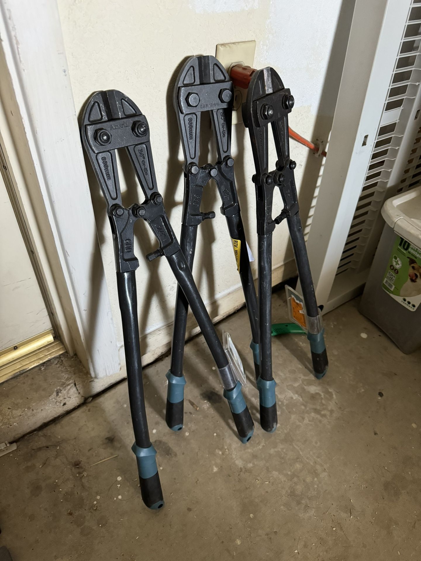 Anvil 24” Bolt Cutter - New